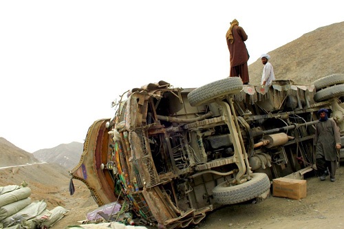 پاکستان: ٹرک کھائی میں گرنے سے 9 فوجی ہلاک