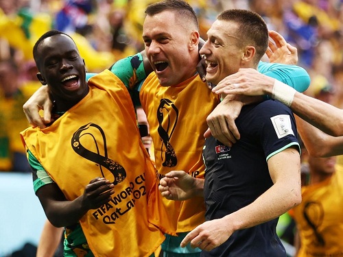 فیفا ورلڈ کپ میں مچل ڈک نے آسٹریلیا کو دلائی فتح