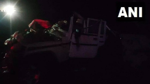 چھتیس گڑھ میں ٹرک اور بولیرو کی ٹکر میں 5 خواتین سمیت 11 افراد کی موت